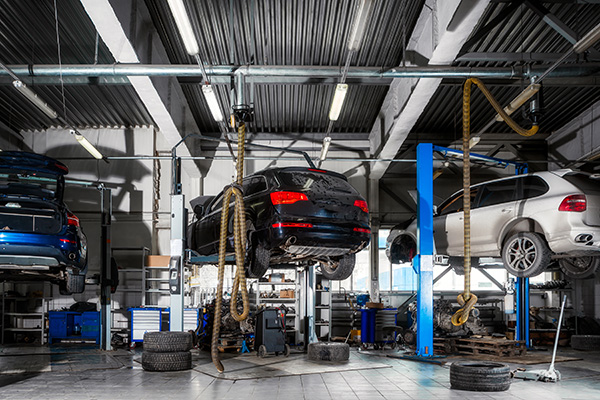 Does Servicing My Mercedes at a Local Repair Shop Void the Warranty? | MBClinic